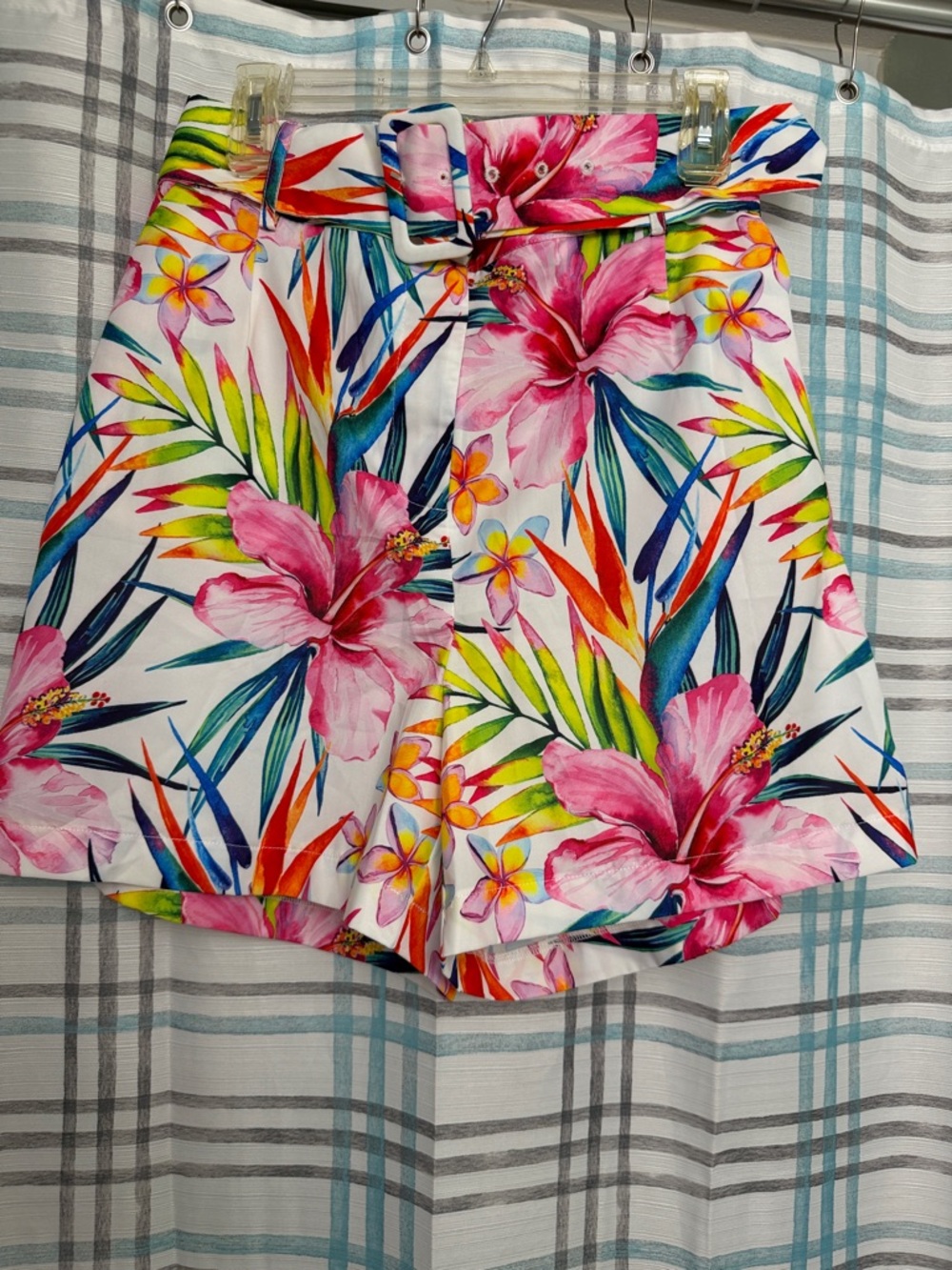 Ovi White High-Waist Tropical Floral Shorts with Pink Hibiscus